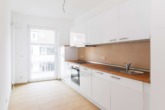 Küche - Moderne 3-Zimmer-Wohnung mit 2 Balkonen und Einbauküche