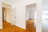 Flur - Moderne 3-Zimmer-Wohnung mit 2 Balkonen und Einbauküche