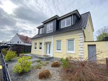 Herausragendes EFH mit Garten und Carport in Habenhausen, 2016 kernsaniert, frei, 28279 Bremen, Einfamilienhaus