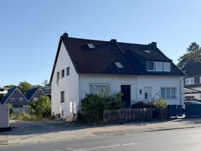 Doppelhaushälfte mit 2 Garagen auf großem Grundstück in Bremen-Huchting, 28259 Bremen, Doppelhaushälfte